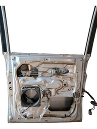 PORTA TRASEIRA ESQUERDA L200 OUTDOOR 2004 A 2012 DETALHE