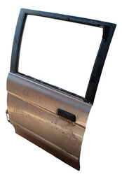 PORTA TRASEIRA ESQUERDA L200 OUTDOOR 2004 A 2012 DETALHE