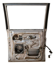 PORTA TRASEIRA ESQUERDA L200 OUTDOOR 2004 A 2012 DETALHE