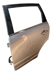 PORTA TRASEIRA ESQUERDA CAPTIVA 2008 A 2012 DETALHE