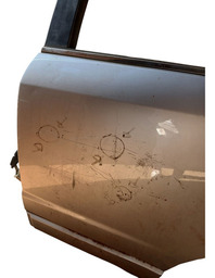 PORTA TRASEIRA ESQUERDA CAPTIVA 2008 A 2012 DETALHE