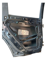 PORTA TRASEIRA ESQUERDA GRAND CHEROKEE 2013 A 2015 DETALHE