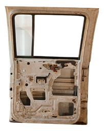 PORTA TRASEIRA LADO ESQUERDO S10 1995 A 2011 DETALHE