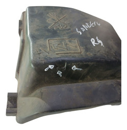 TAMPA CAIXA FUSÍVEL SANDERO 2015 A 2020 DETALHE