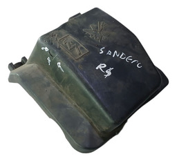 TAMPA CAIXA FUSÍVEL SANDERO 2015 A 2020 DETALHE