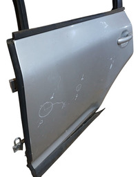 PORTA TRASEIRA ESQUERDA TOUAREG 2004/2011 COMPLETA DETALHE