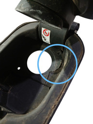 PORTINHOLA TANQUE COMBUSTÍVEL MEGANE 2007 A 2012 DETALHE