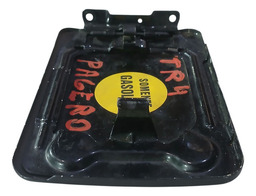 PORTINHOLA TAMPA DO TANQUE PAJERO TR4 2006 A 2009 DETALHE