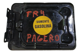 PORTINHOLA TAMPA DO TANQUE PAJERO TR4 2006 A 2009 DETALHE