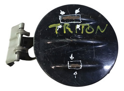 PORTINHOLA TANQUE COMBUSTÍVEL L200 TRITON 2008/2016 DETALHE