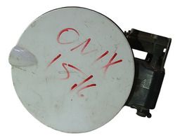 PORTINHOLA TANQUE COMBUSTÍVEL ONIX 2013 A 2019 DETALHE