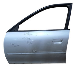 PORTA DIANTEIRA ESQUERDA AUDI A3 2000 A 2006 DETALHE
