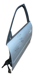 PORTA DIANTEIRA ESQUERDA AUDI A3 2000 A 2006 DETALHE