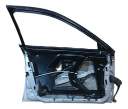 PORTA DIANTEIRA ESQUERDA AUDI A3 2000 A 2006 DETALHE