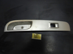 Moldura Botão Vidro Dianteiro Dakar Triton Mn123948