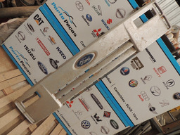 Grade Dianteira Farol Cargo