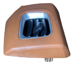 DIFUSOR AR COND L. ESQUERDO CARAMELO GM ONIX 2012A19 15713