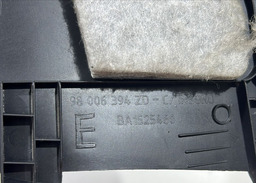 ACABAMENTO ESQ CONSOLE PEUGEOT 208 15/18 98006394ZD