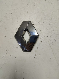EMBLEMA TAMPA TRASEIRA SANDERO 2022 848909804R *6445 CX130