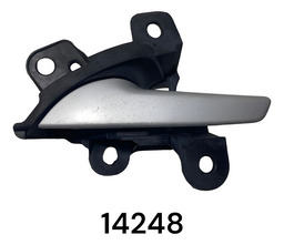MAÇANETA INTERNA D,L.E CHEVROLET ONIX PLUS 2021/22 14248 DIANTEIRO
