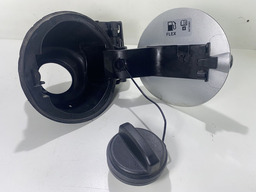 PORTINHOLA TANQUE COMBUSTÍVEL ONIX SEDAN 2013 A 2020 PRATEADO