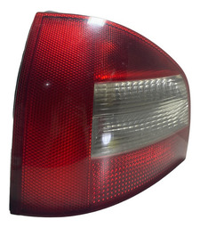 LANTERNA TRASEIRA ESQUERDA AUDI A3 2001 A 2006 ESQUERDO VERMELHO
