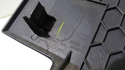 TAMPA LATERAL PAINEL JETTA 5C6858247 *9554