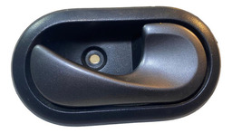 MAÇANETA INTERNA ESQUERDA RENAULT SANDERO 2009 2010 A 2013 CINZA-ESCURO TRASEIRO/DIANTEIRO