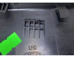 BOTÃO MOLDURA TRASEIRA ESQUERDA FORD FOCUS  2014 2016 PRETO