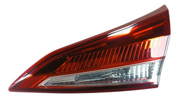 Lanterna Tampa Traseira Direita Toyota Yaris 1.5 2024