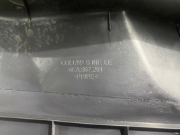 ACABAMENTO COLUNA CENTRAL INFERIOR ESQUERDO VW POLO 2018 24 CINZA-ESCURO