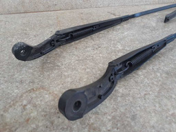 PAR BRAÇOS LIMPADORES AUDI A3 2013 2014 ATÉ 16  ORIGINAL DIREITO