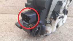 FECHADURA ELÉTRICA D.D MITSUBISHI AIRTREK 06 E 07 DETALHE