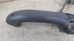 PUXADOR PORTA DIANTEIRA DIREITA GM CORSA 1994 1995 A 2003 PRETO