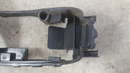 PUXADOR PORTA DIANTEIRA DIREITA GM CORSA 1994 1995 A 2003 PRETO