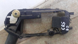 PUXADOR PORTA DIANTEIRA DIREITA GM CORSA 1994 1995 A 2003 PRETO