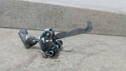 LIMITADOR DE PORTA D.E RENAULT DUSTER 2012 A 2014 ORIGINAL