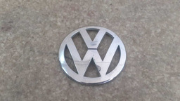 EMBLEMA LOGO DIANTEIRO VW JETTA 2.0 2014 ORIGINAL