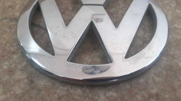 EMBLEMA LOGO DIANTEIRO VW JETTA 2.0 2014 ORIGINAL