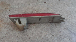 REFLETOR PARACHOQUE LADO DIREITO NISSAN SENTRA 2008 A 2016 VERMELHO