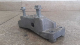 SUPORTE ESQUERDO CAIXA CÂMBIO VW JETTA 2.5 2007 A 2010