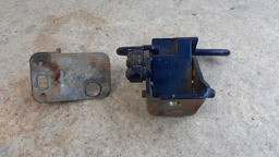 DOBRADIÇA INFERIOR PORTA D.D VW GOLF 2000 ORIGINAL