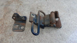 DOBRADIÇA INFERIOR PORTA D.D VW GOLF 2000 ORIGINAL