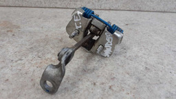 LIMITADOR DE PORTA TRASEIRA ESQUERDA RENAULT SANDERO 2012