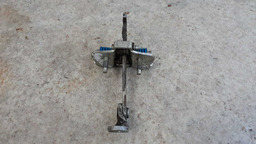 LIMITADOR DE PORTA TRASEIRA ESQUERDA RENAULT SANDERO 2012