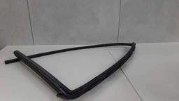 GUARNIÇAO PORTA TRASEIRA DIREITA NISSAN VERSA 2019