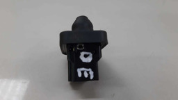 INTERRUPTOR LUZ PORTA DIANTEIRA ESQUERDA NISSAN VERSA 2019 