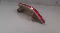 REFLETOR PARACHOQUE LADO ESQUERDO TOYOTA COROLLA 2013 VERMELHO