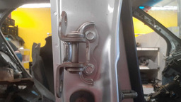 PAR DOBRADIÇA TRASEIRA DIREITA TOYOTA COROLLA 2013 ORIGINAL