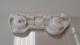 SUPORTE PARA-CHOQUE DIANTEIRO ESQUERDO NISSAN VERSA 2013